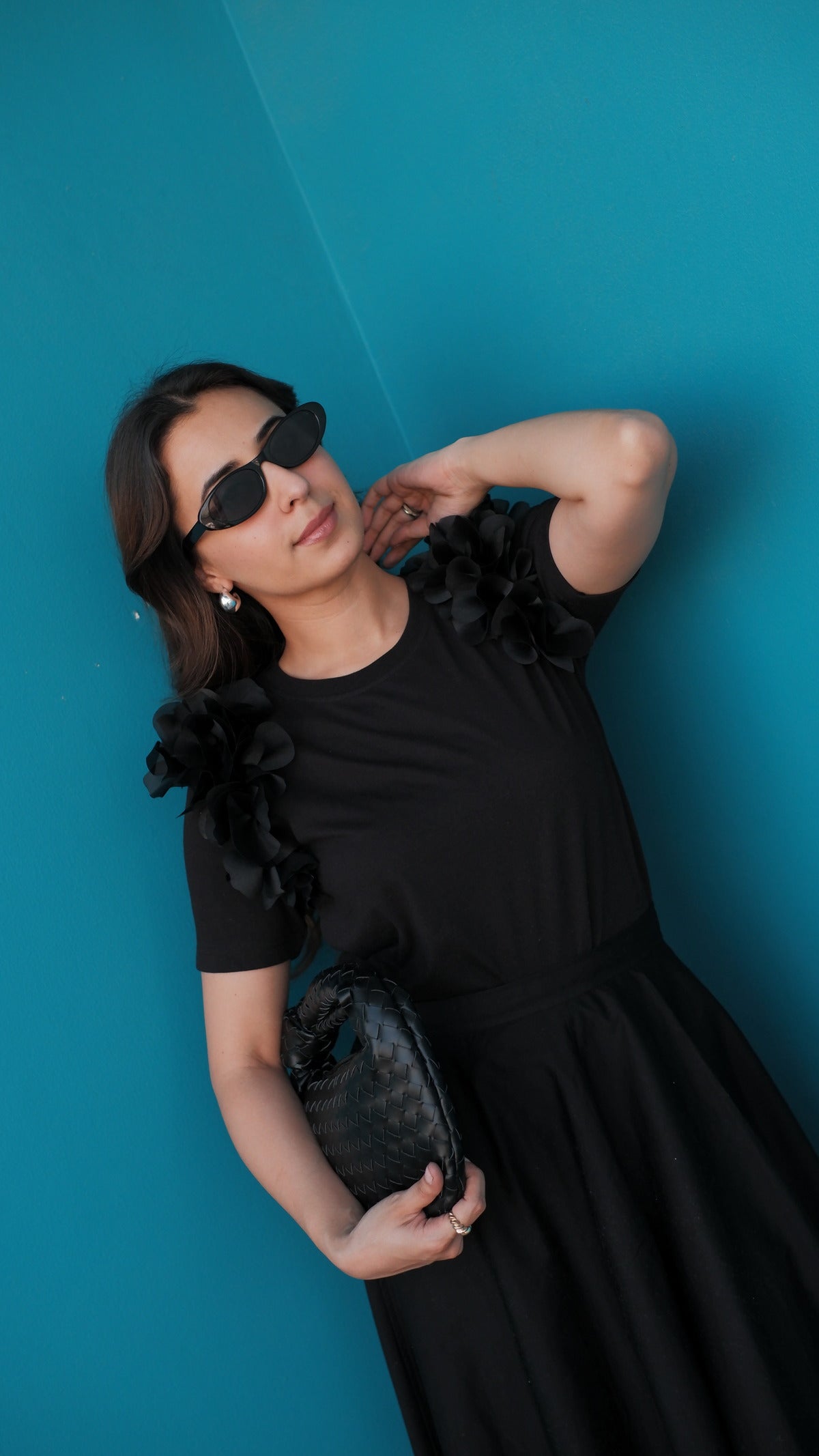 BLACK TSHIRT WITH 3D FLOWERS